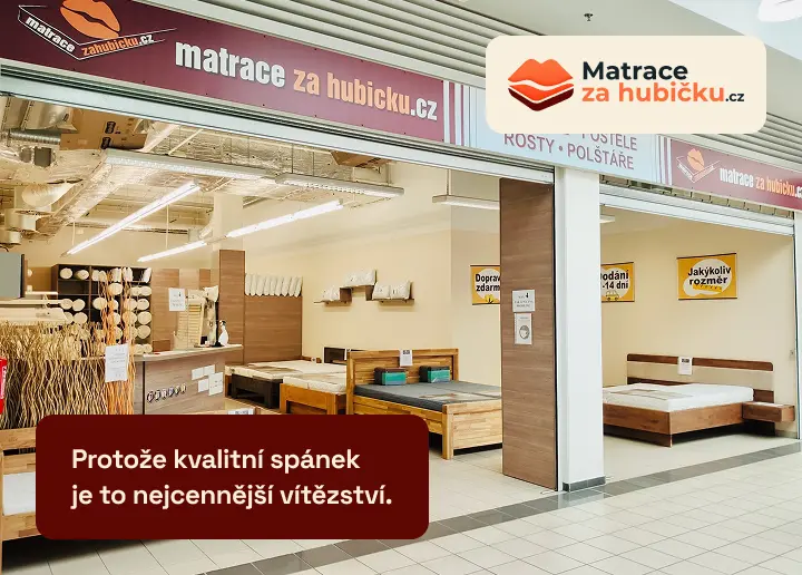 Kamenná prodejna MatraceZaHubičku.cz s vystavenými matracemi, postelemi a rošty